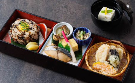 宅配弁当1500