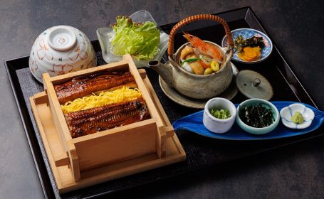鰻せいろ蒸しと松茸土瓶蒸し